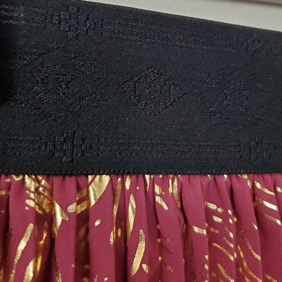 Lularoe Elegant Jill Metallic Pleated Skirt - Picture 13 of 15